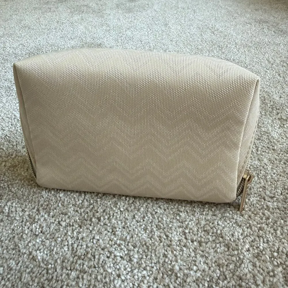 Missoni for Delta One Cream Chevron Zig Zag Travel Toiletry Case Amenity Kit Bag